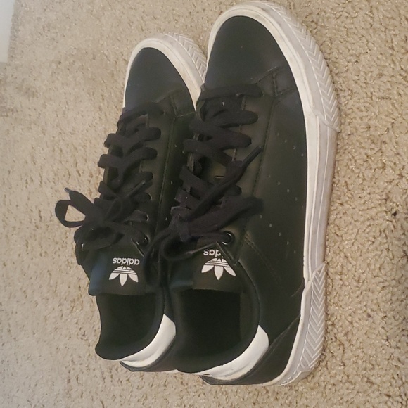 Adidas shoes - Picture 2 of 3